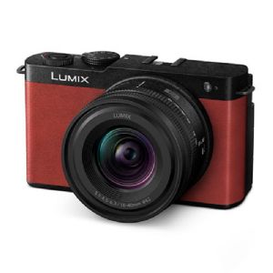 Panasonic LUMIX S9 + S 18-40mm F4.5-6.3 Lens Crimson Red (DC-S9NE-R)