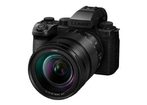 Panasonic LUMIX S5 IIX + S 24-105mm lens (DC-S5M2XME)