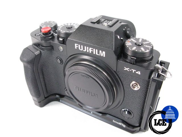 FujiFilm X-T4 with Smallrig grip