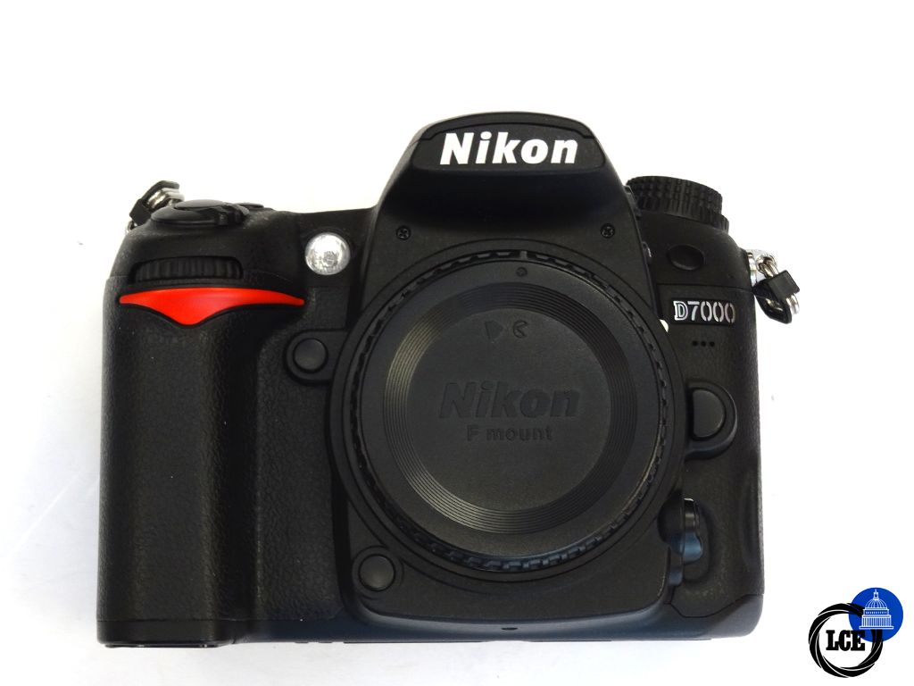 Nikon D7000 *Very low shutter count*
