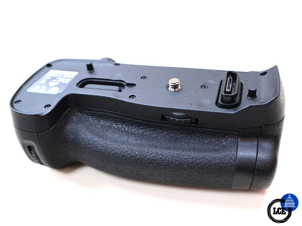 Nikon MB-D18 Multi Power Battery Grip - (Nikon D850)