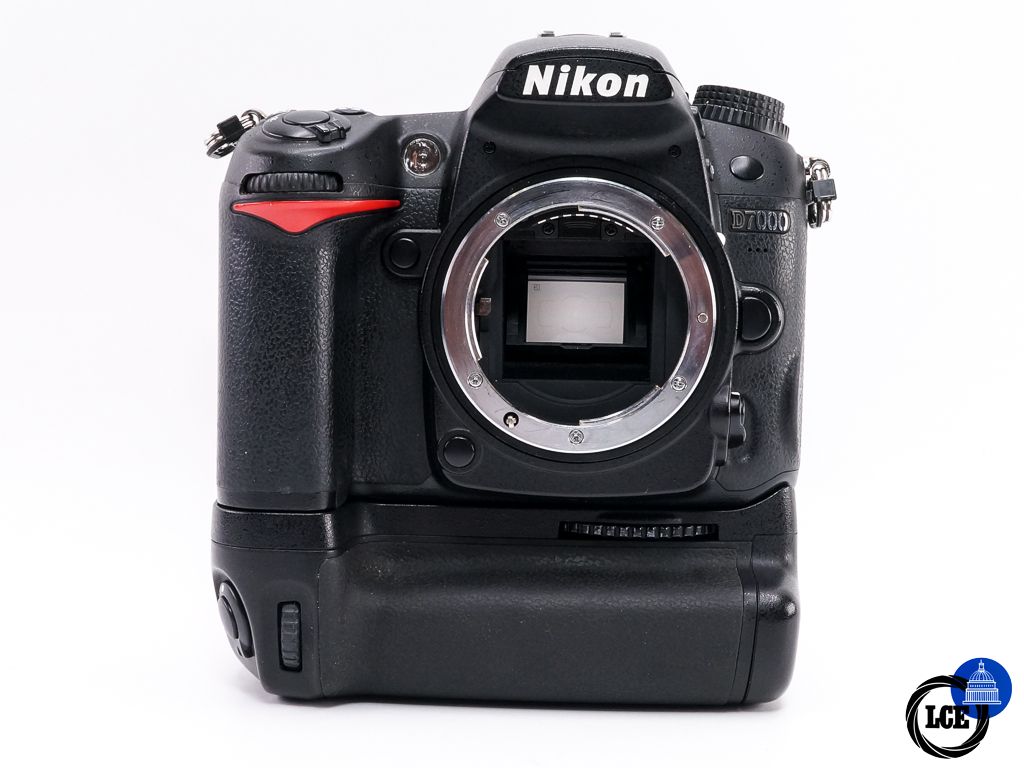 Nikon D7000 Body + MB-D11 Grip