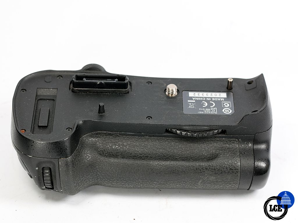 Nikon MB-D12