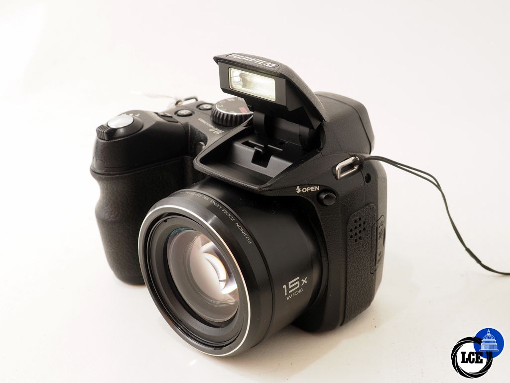 FujiFilm FinePix S2000 HD 