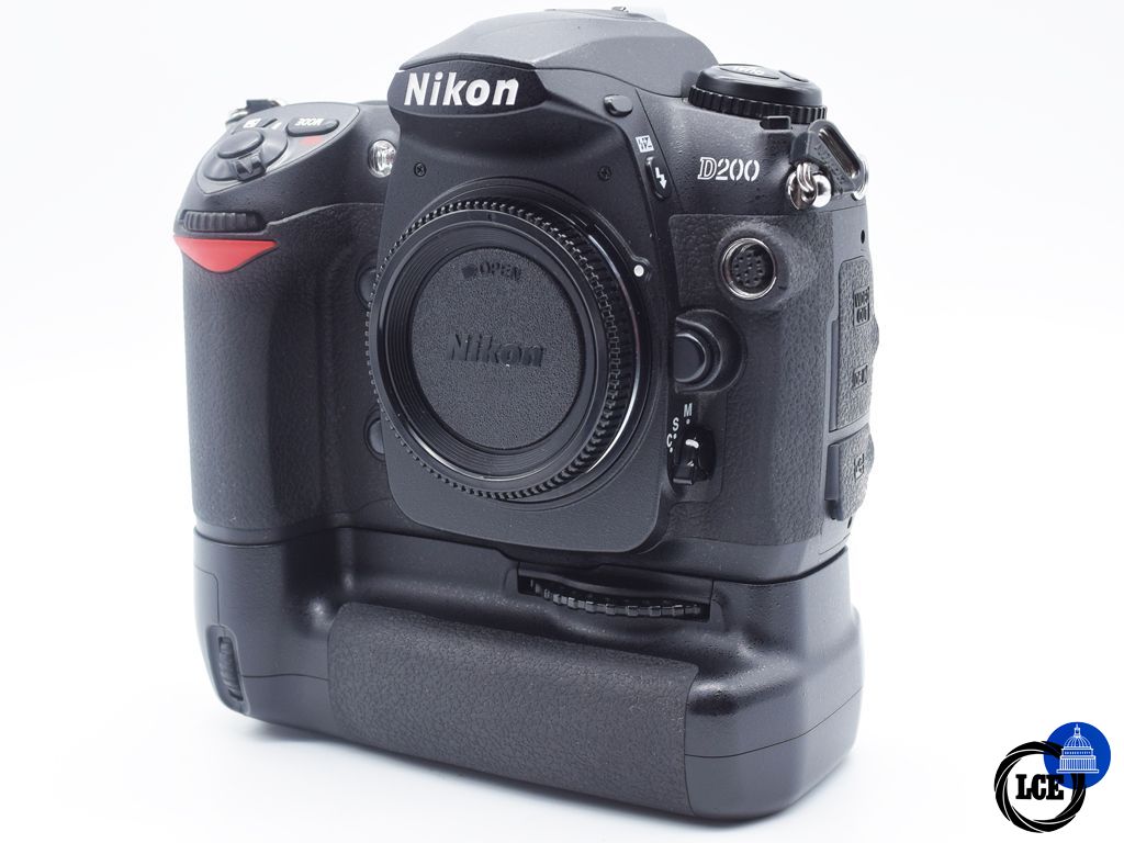 Nikon D200 Body + MB-D200 Multi Power Battery Pack 