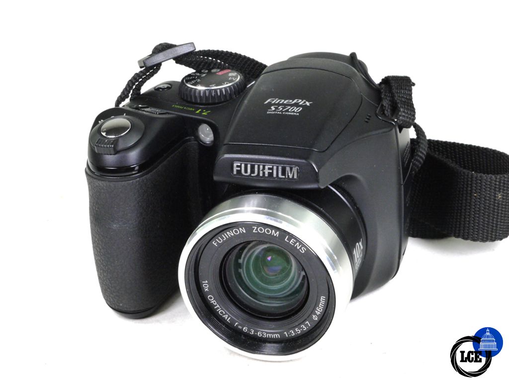 FujiFilm Finepix S5700 - 38-380mm (10x Optical Zoom)