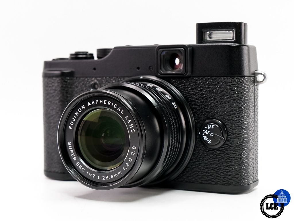 FujiFilm X10 * BOXED *