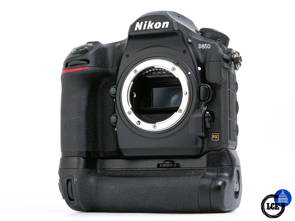 Nikon D850 + MB-D18 + EN-EL18a + MH-26a **21k Shutter Count**