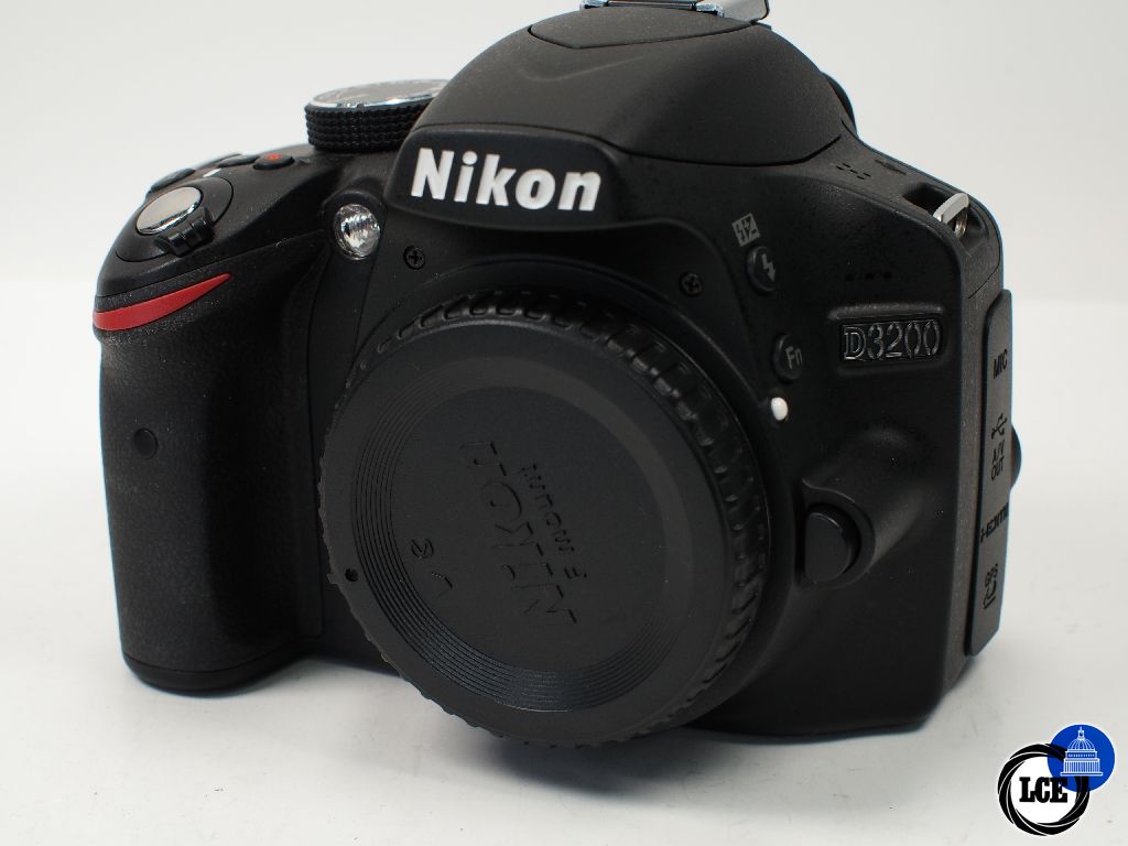 Nikon D3200 Body shutter count only 193