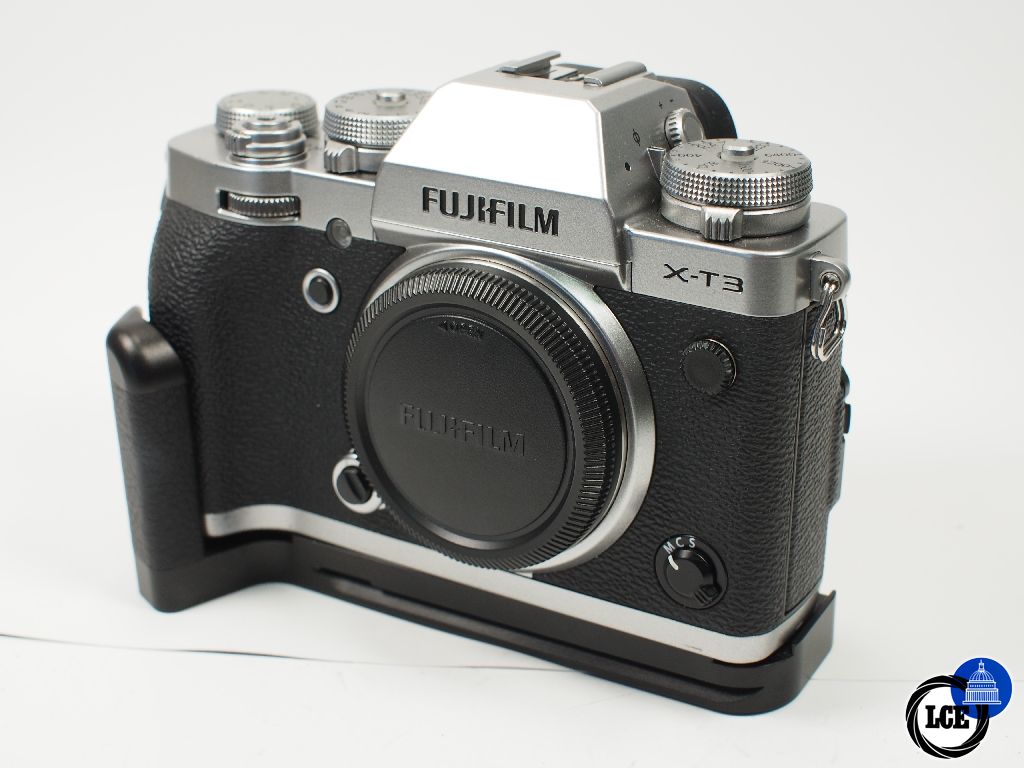 FujiFilm X-T3 with JJC base plate