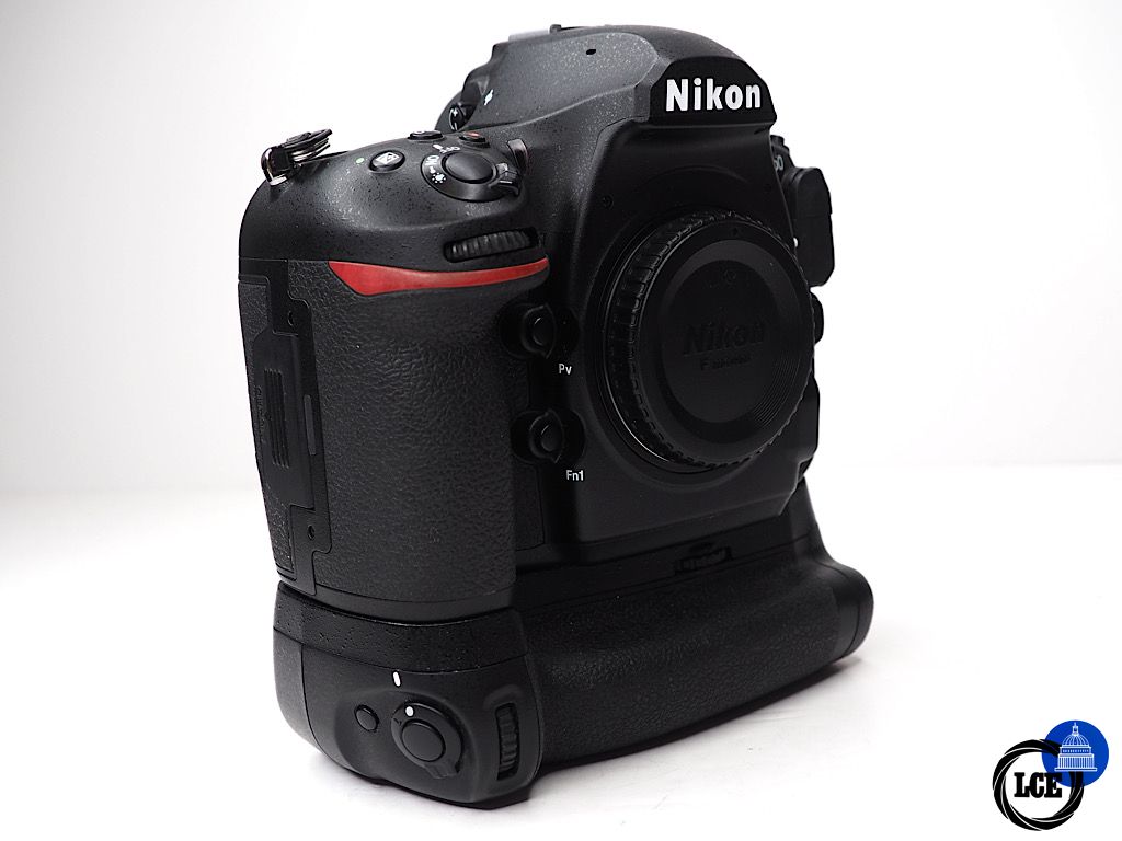 Nikon D850 + MB-D18 Body