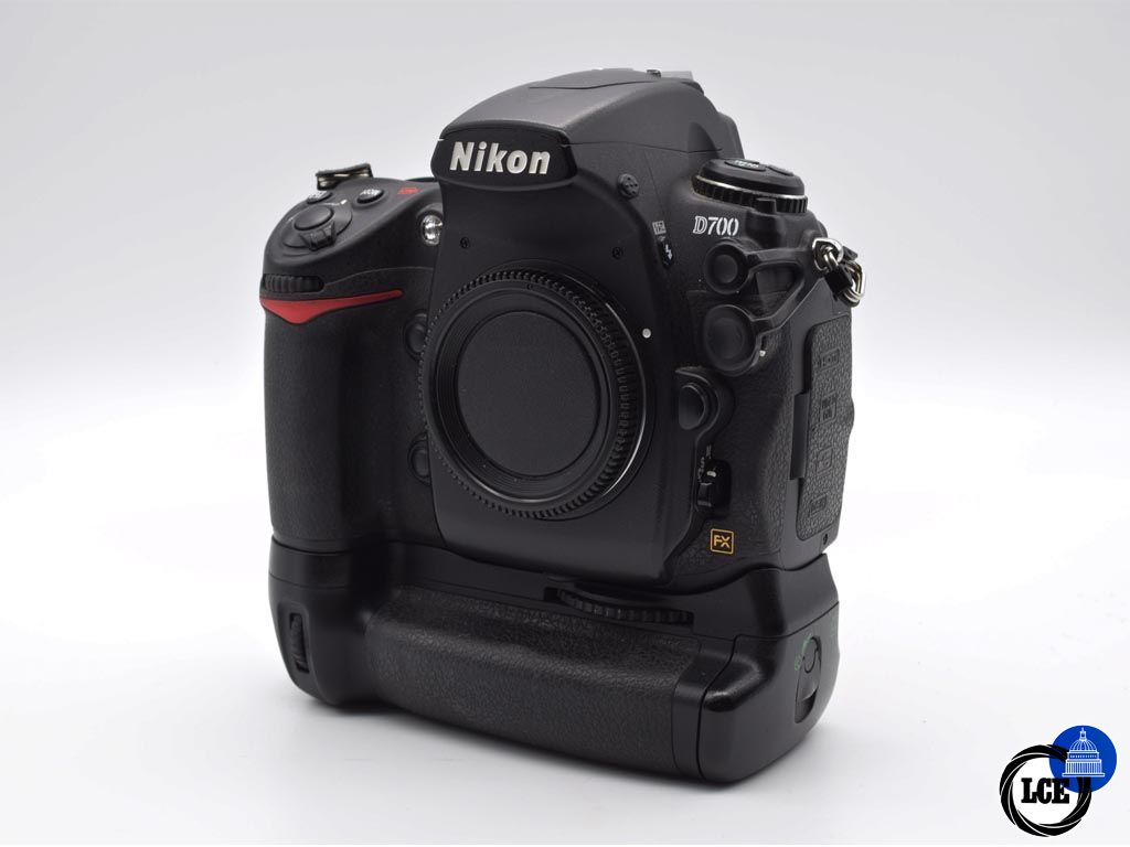 Nikon D700 + MB-D10 Multi Power Battery Grip