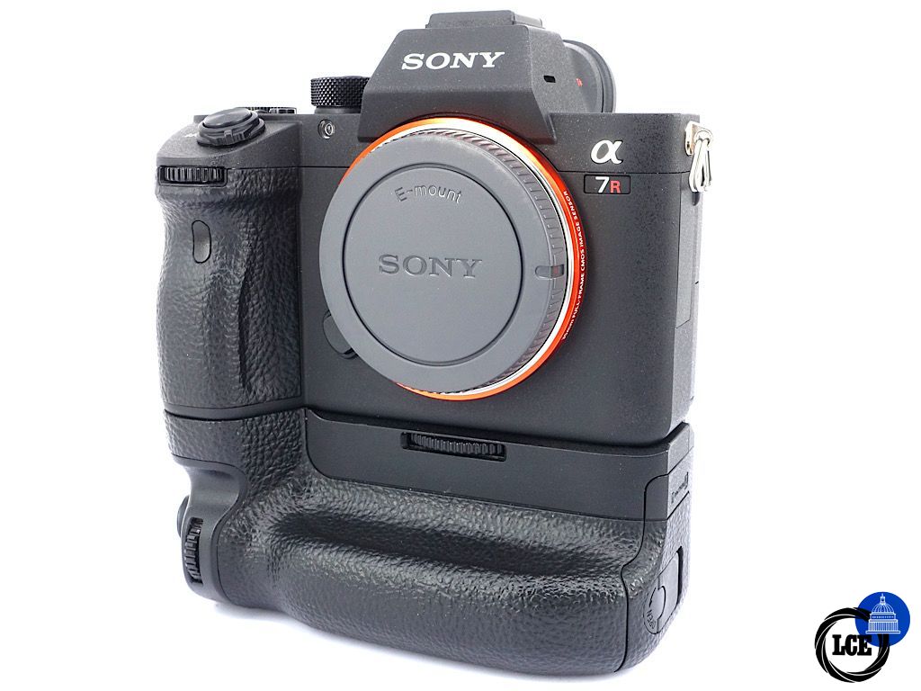 Sony A7R III Body + VGC3EM Battery Grip - Boxed | 5*