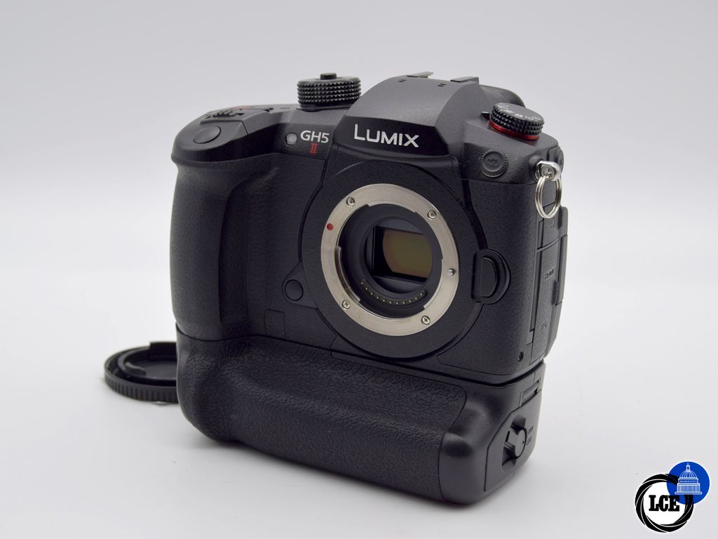 Panasonic Lumix DC-GH5 II Body + DSTE Battery Grip (Boxed, only 2517 Shutter Actuations)