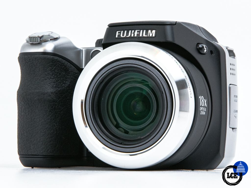 FujiFilm FinePix S8000fd