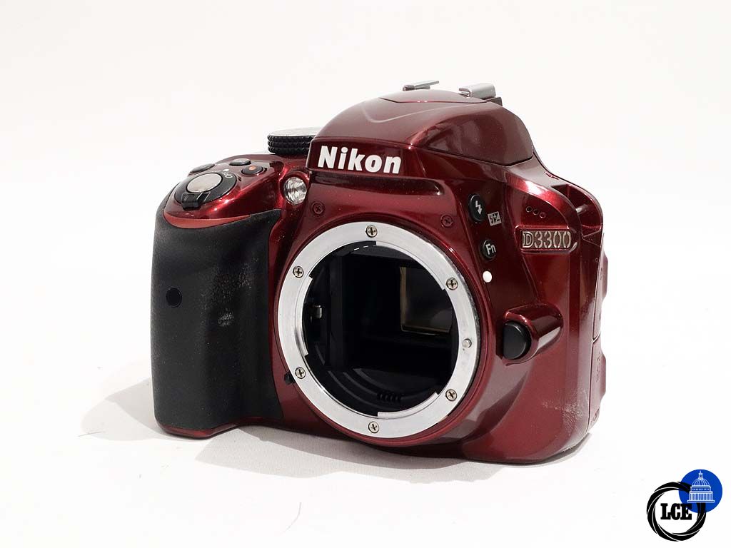 Nikon D3300 Body in red,