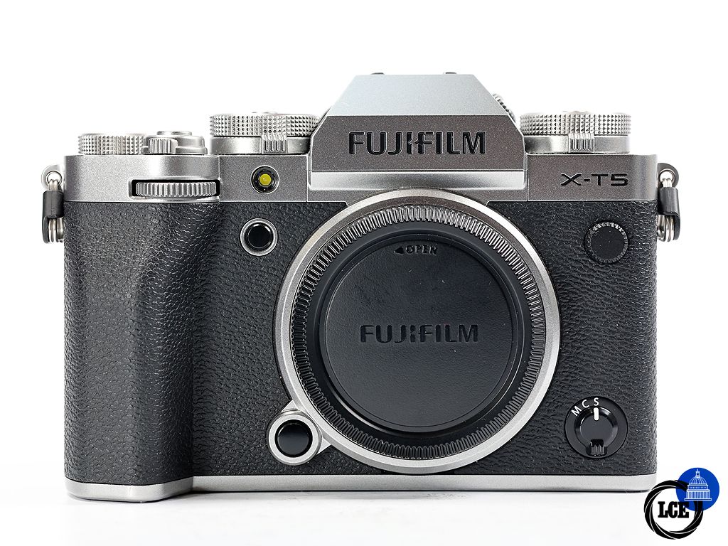 FujiFilm X-T5 Silver *Boxed* *<5K shutter*