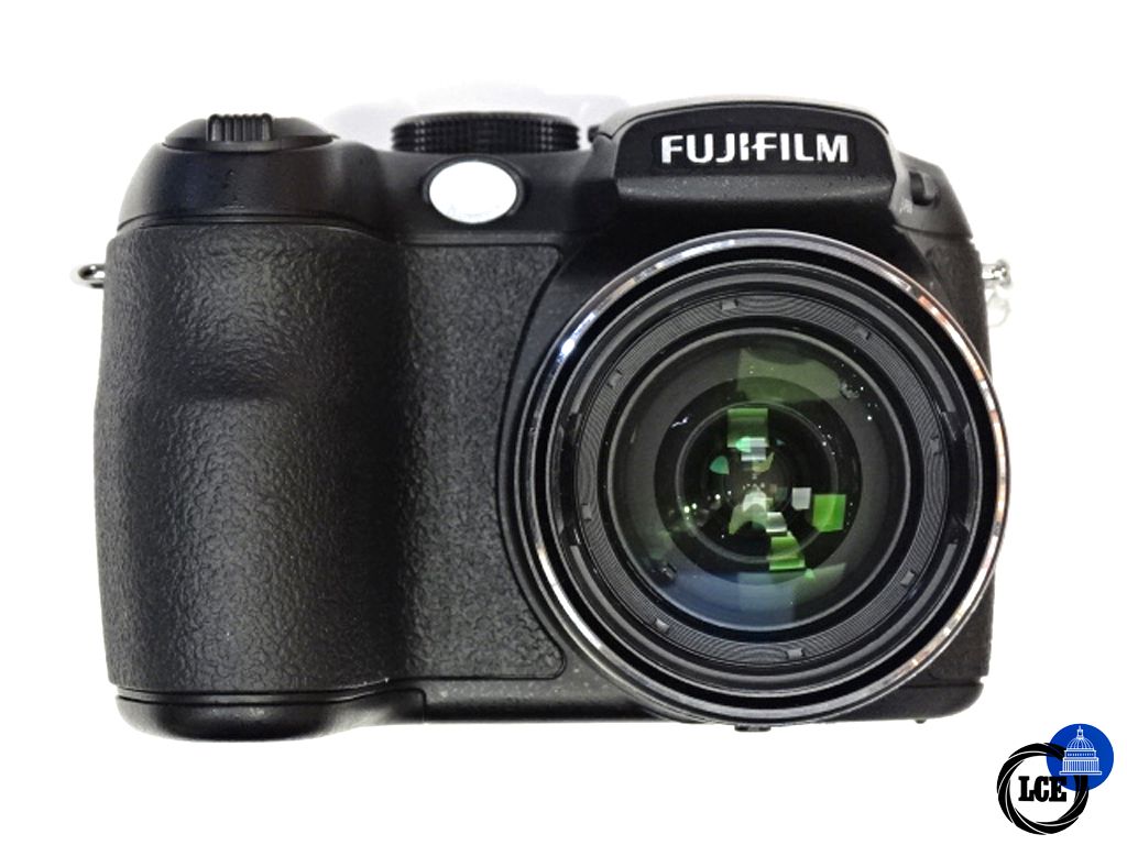 FujiFilm FinePix S1000FD FujiFilm FinePix S1000FD