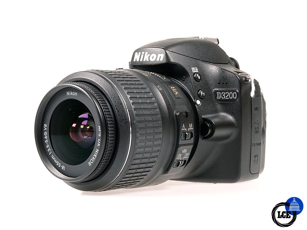 Nikon D3200 + AF-S 18-55mm f3.5-5.6G VR Nikon D3200 + AF-S 18-55mm f3.5-5.6G VR