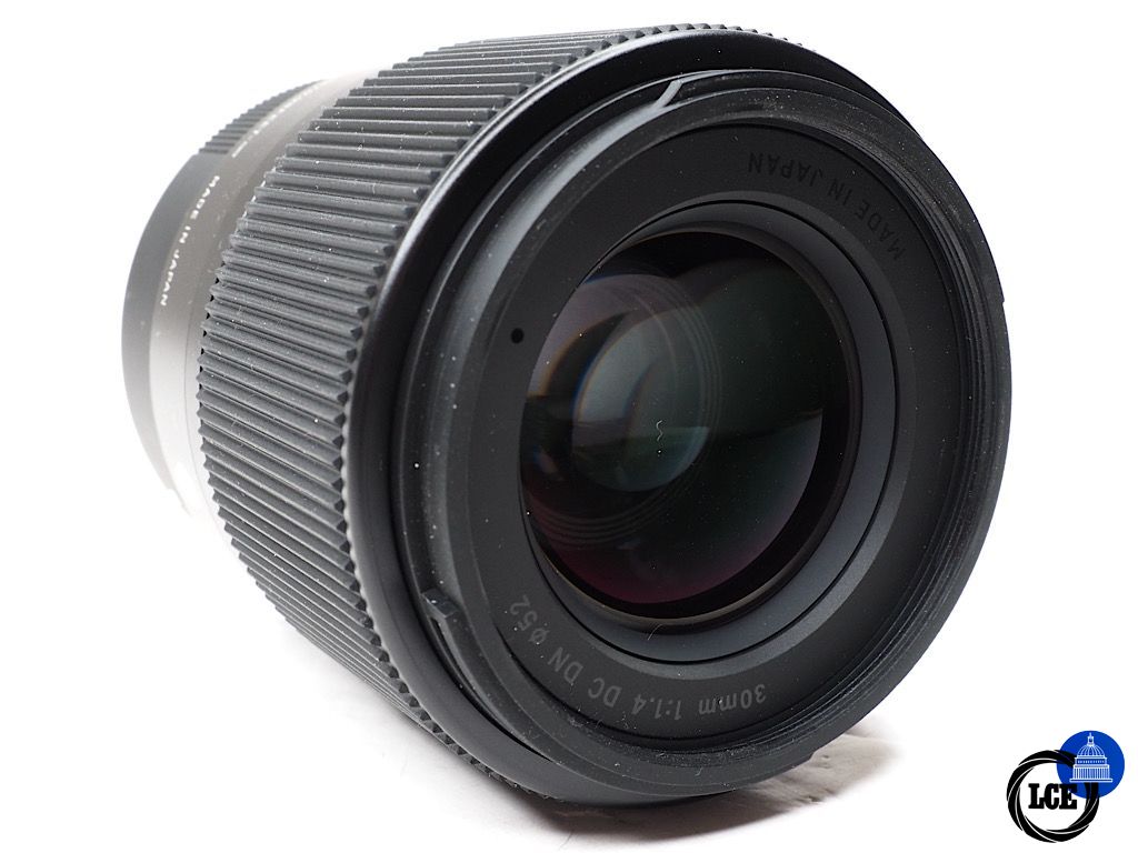 Sigma EF-M 30mm F4 DC DN Sigma EF-M 30mm F4 DC DN