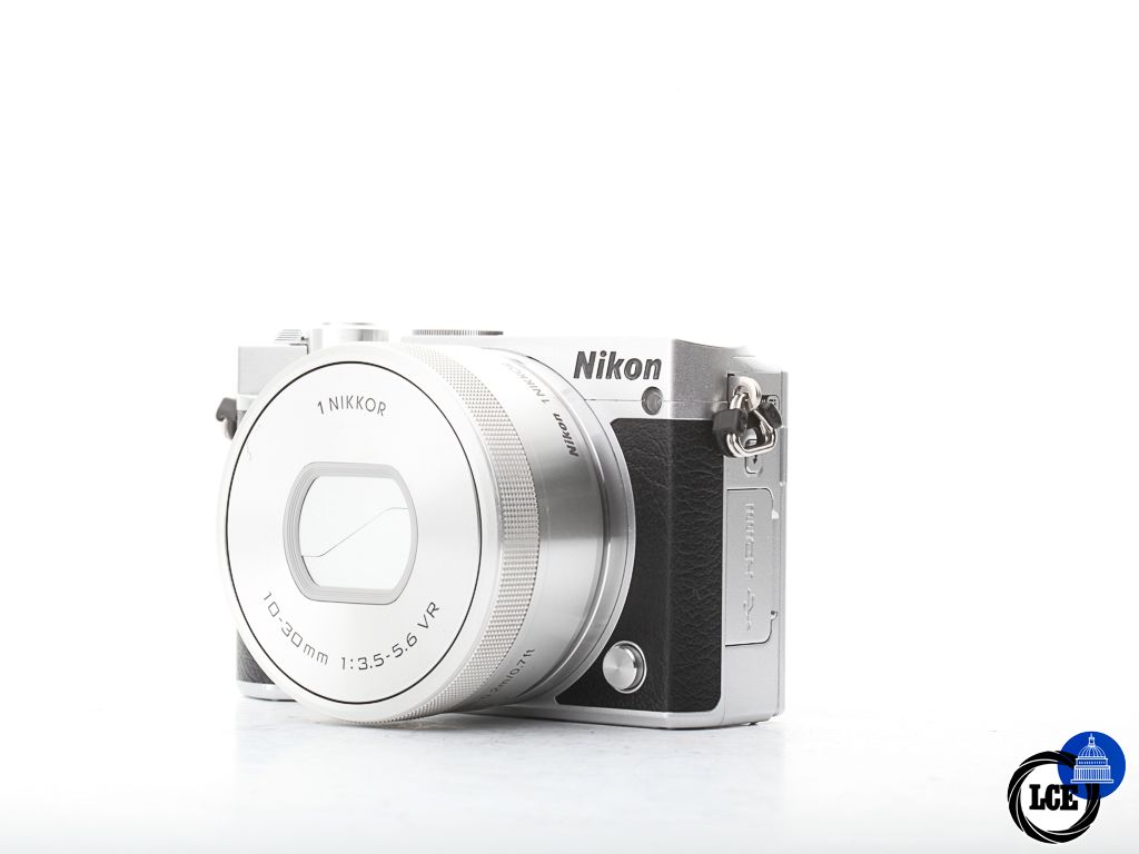 Nikon 1 J5 + 10-30mm f/3.5-5.6 VR | 10114085 Nikon 1 J5 + 10-30mm f/3.5-5.6 VR | 10114085