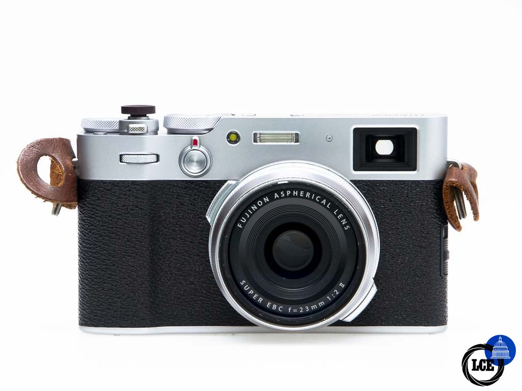FujiFilm X100V + Leather Halfcase FujiFilm X100V + Leather Halfcase