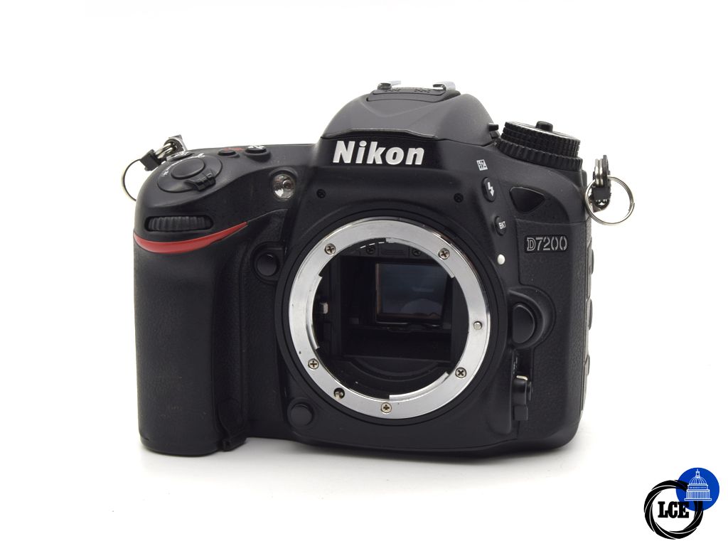 Canon EOS 77D Body (1124 Actuations) Canon EOS 77D Body (1124 Actuations)