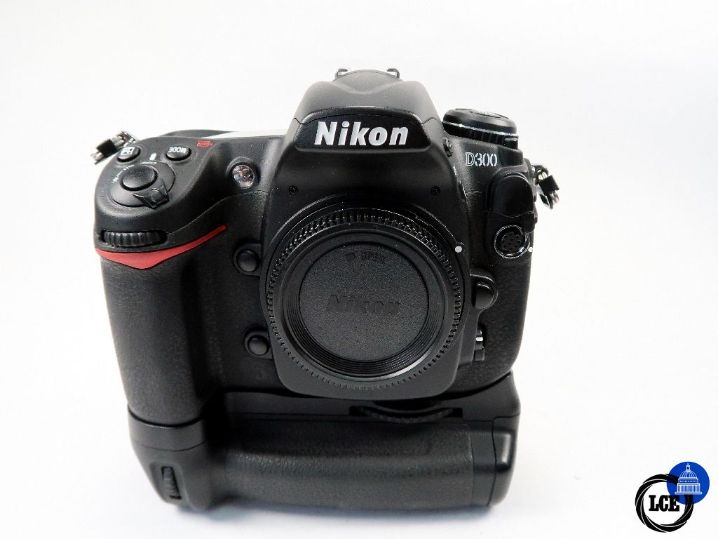 Nikon D300 + MB-10 Grip shutter count 19k Nikon D300 + MB-10 Grip shutter count 19k