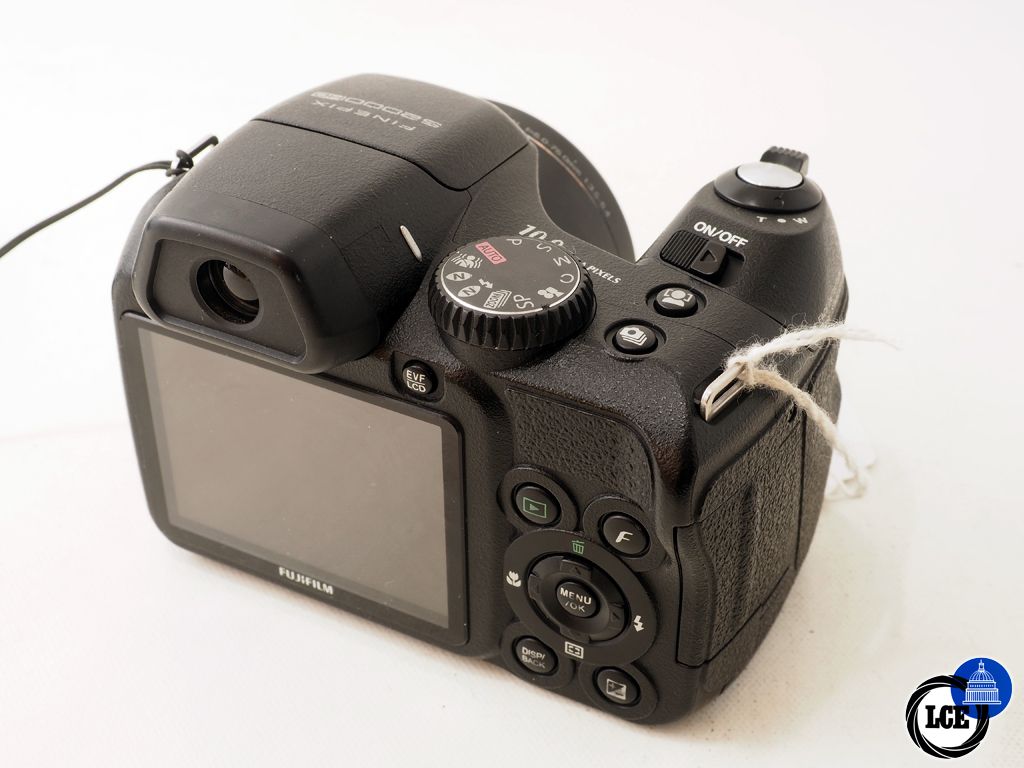 FujiFilm FinePix S2000 HD 