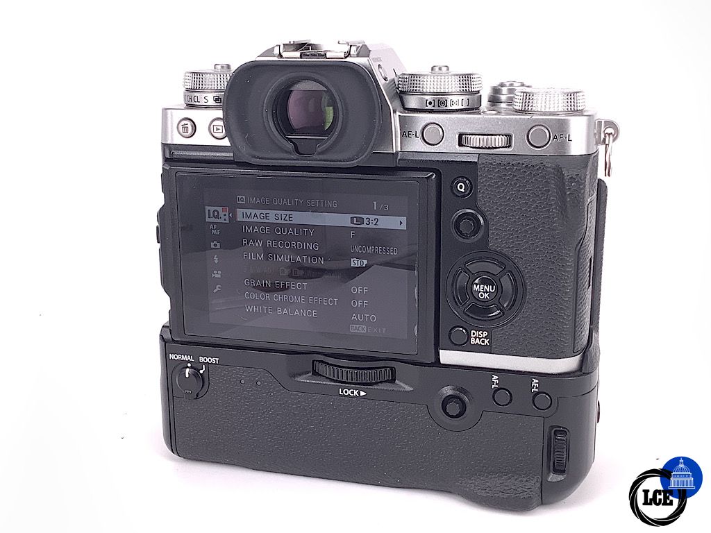 FujiFilm X-T3 body silver + VG-XT3 grip