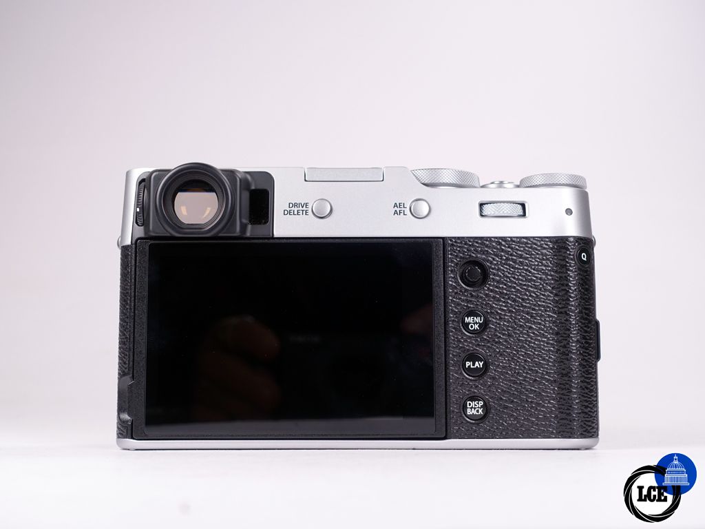 FujiFilm X100V Silver