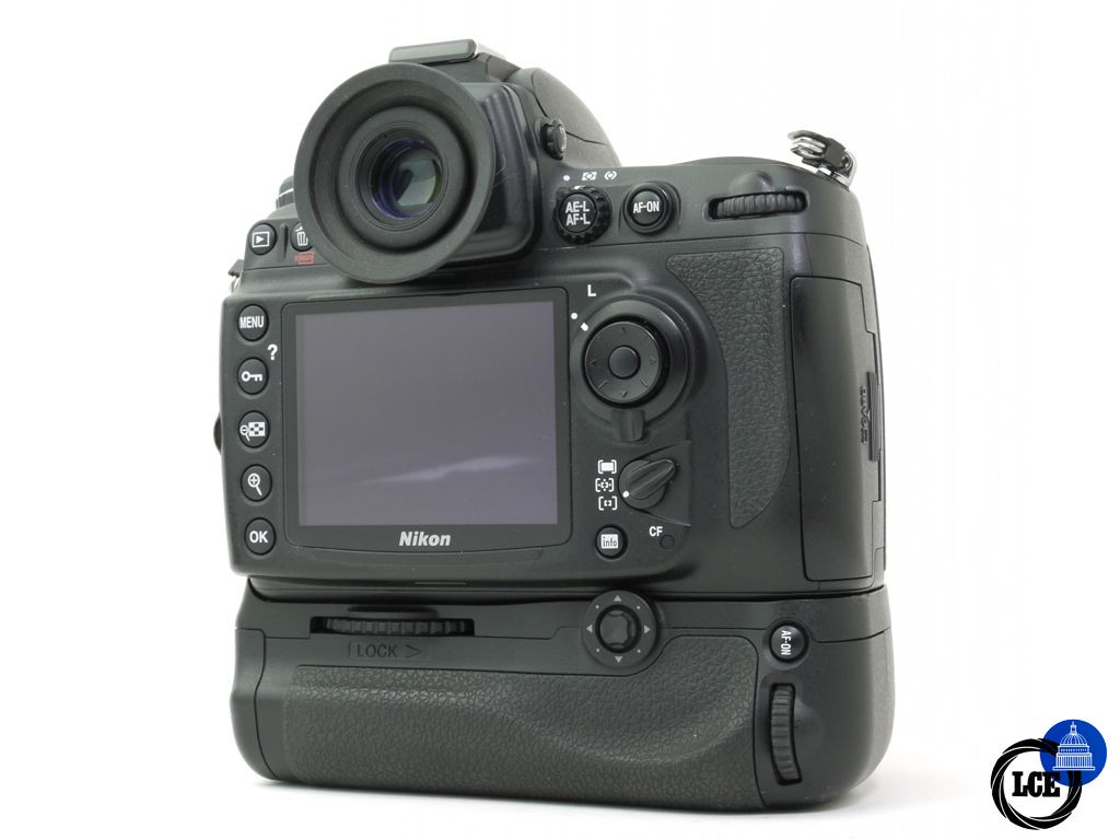 Nikon D700 + MB-D10 Battery Grip