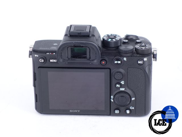 Sony A7R IV BODY ***only 2000 shots***