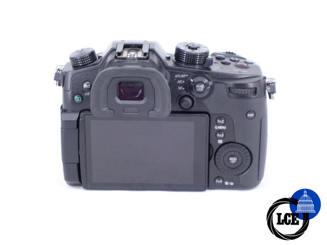 Panasonic LUMIX GH5 BODY ***wow only 500 shots***