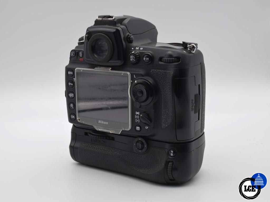 Nikon D700 + MB-D10 Multi Power Battery Grip