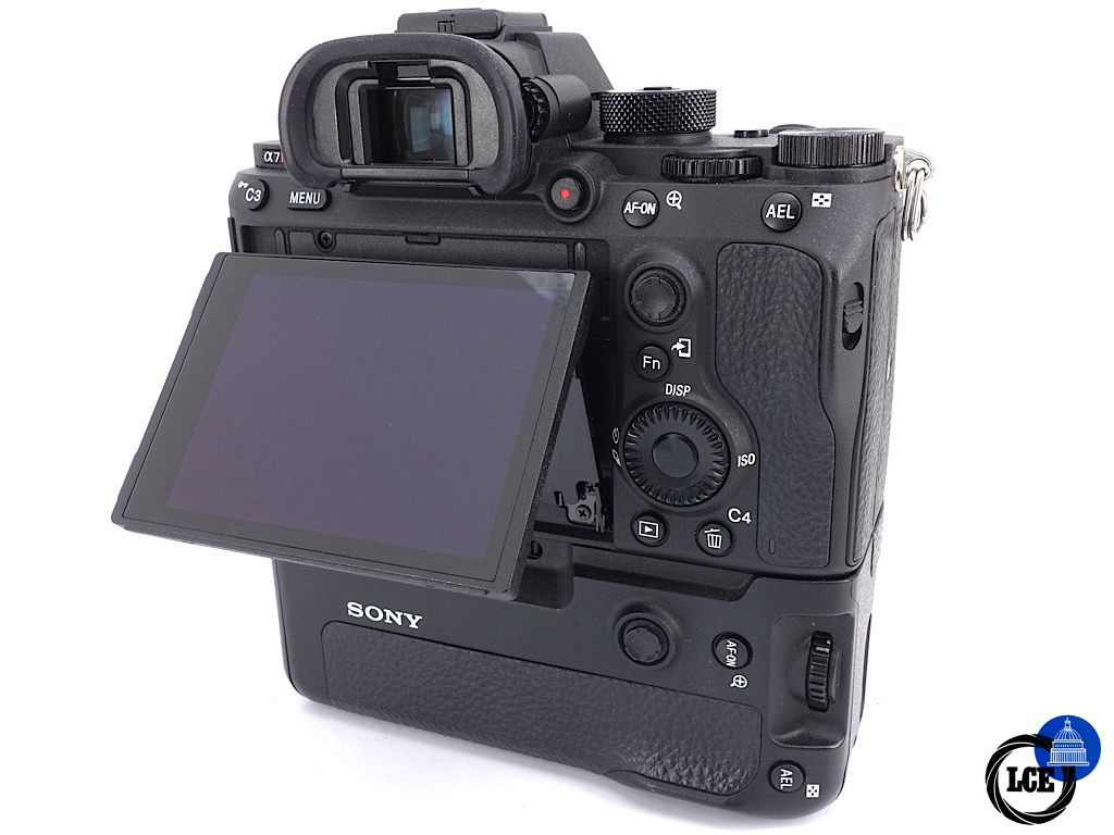 Sony A7R III Body + VGC3EM Battery Grip - Boxed | 5*