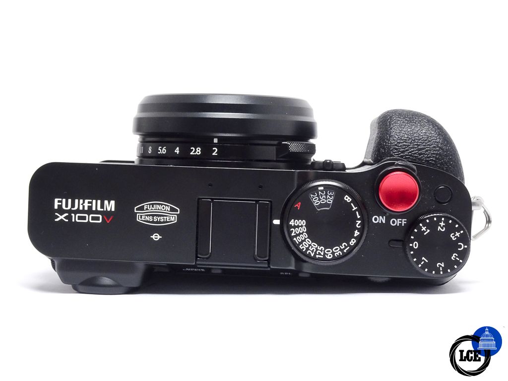 FujiFilm X100V + Smallrig grip + lens hood