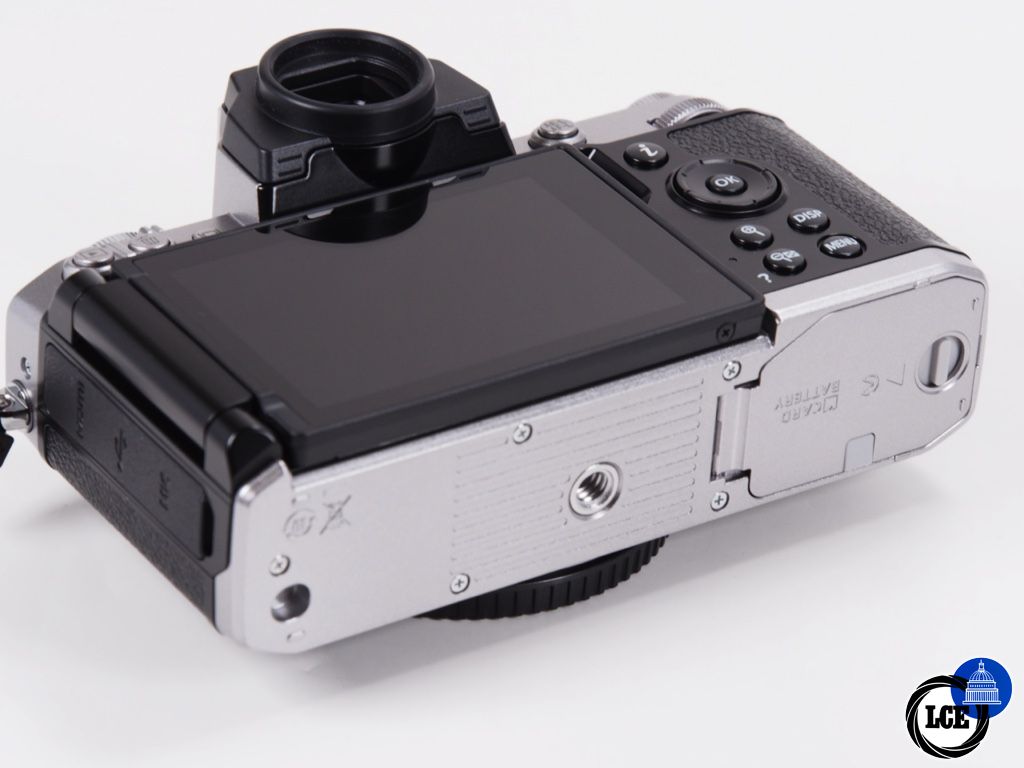 Nikon Zfc Body, Less than 150 actuations