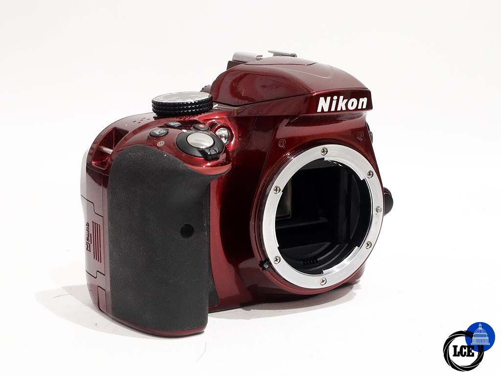 Nikon D3300 Body in red,