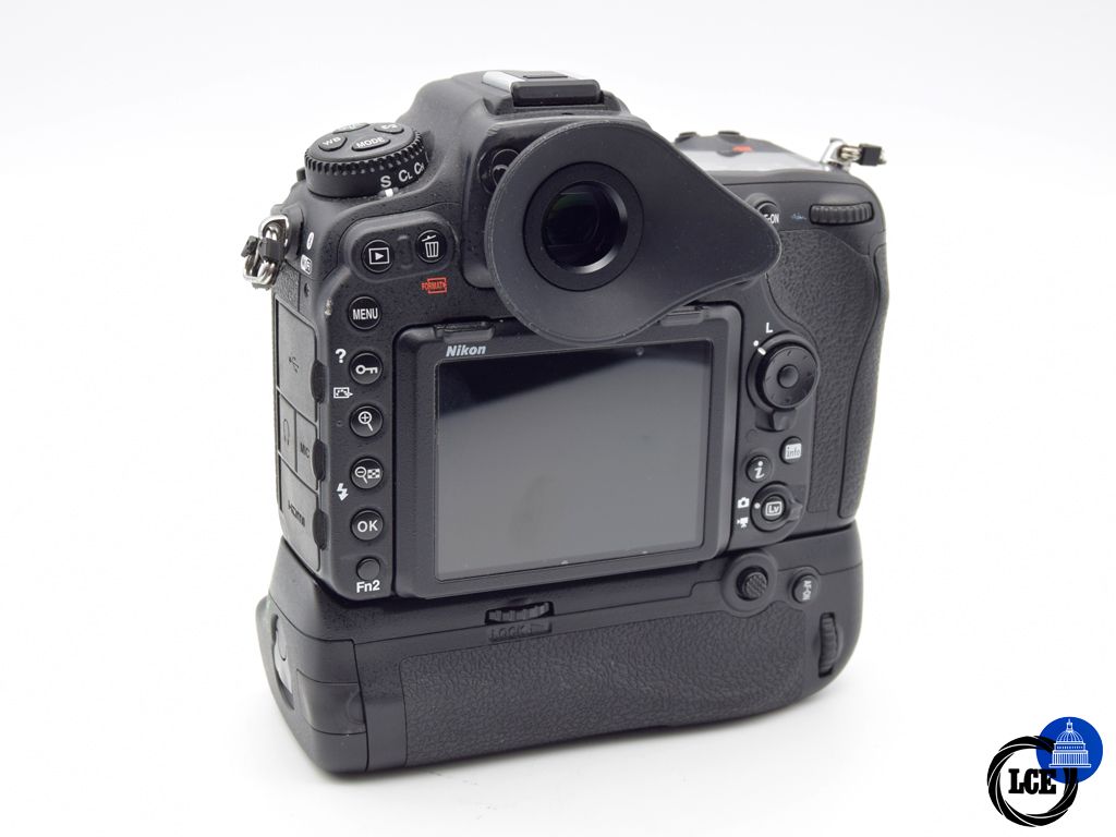 Nikon D500 Body + MB-D17 Battery Grip (8216 Shutter Actuations)