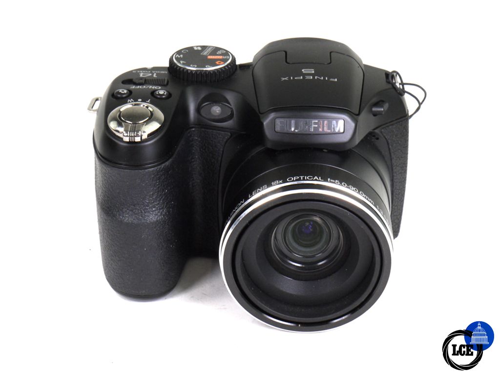 FujiFilm Finepix S2980 - 28-504mm (18x Optical Zoom)