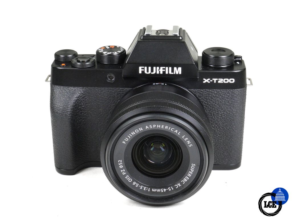 FujiFilm X-T200 + XC 15-45mm F3.5-5.6 OIS PZ