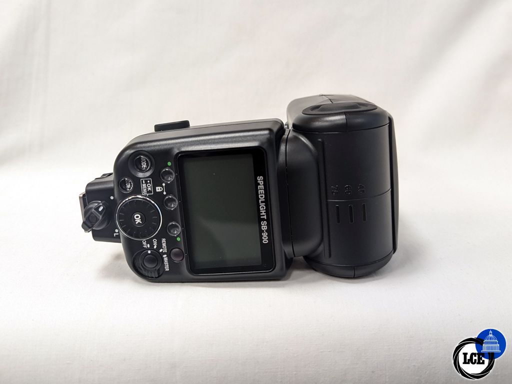 Nikon SB-900 Speedlight 