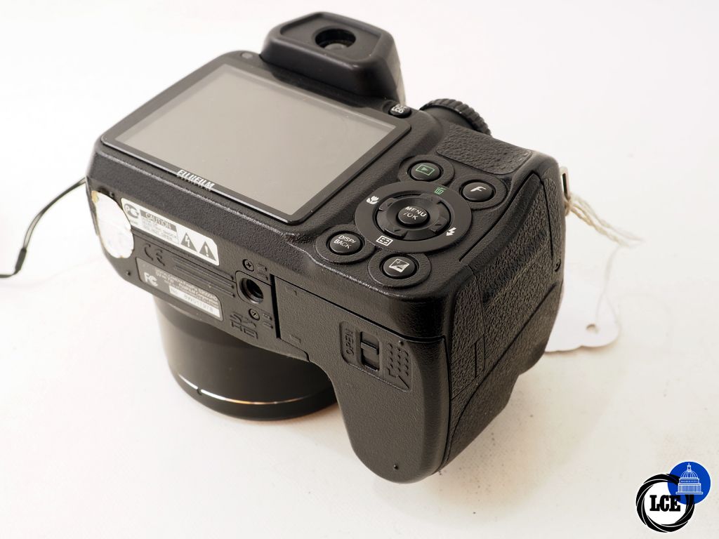 FujiFilm FinePix S2000 HD 