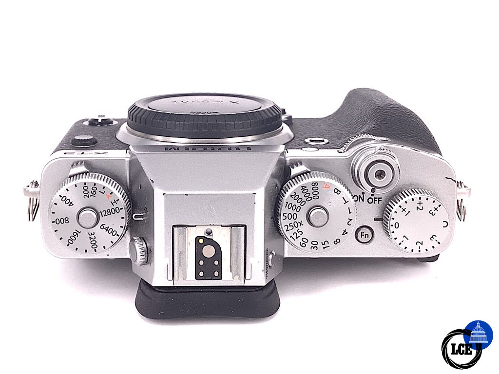 FujiFilm X-T3 body silver + VG-XT3 grip