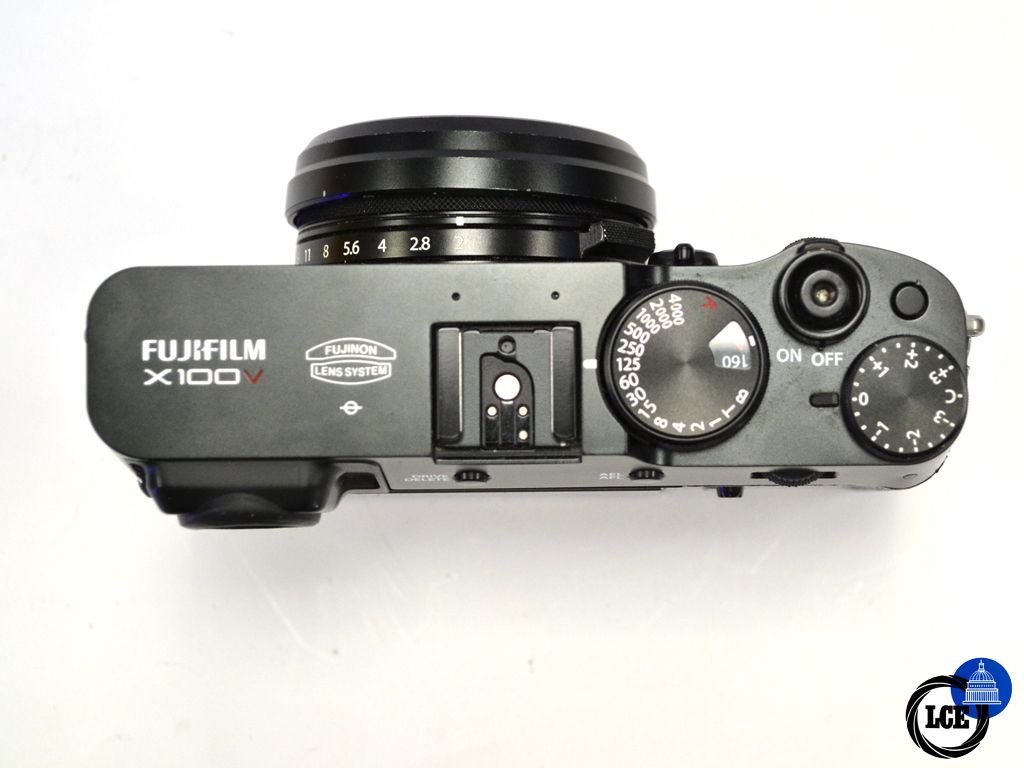 FujiFilm X100v BLACK