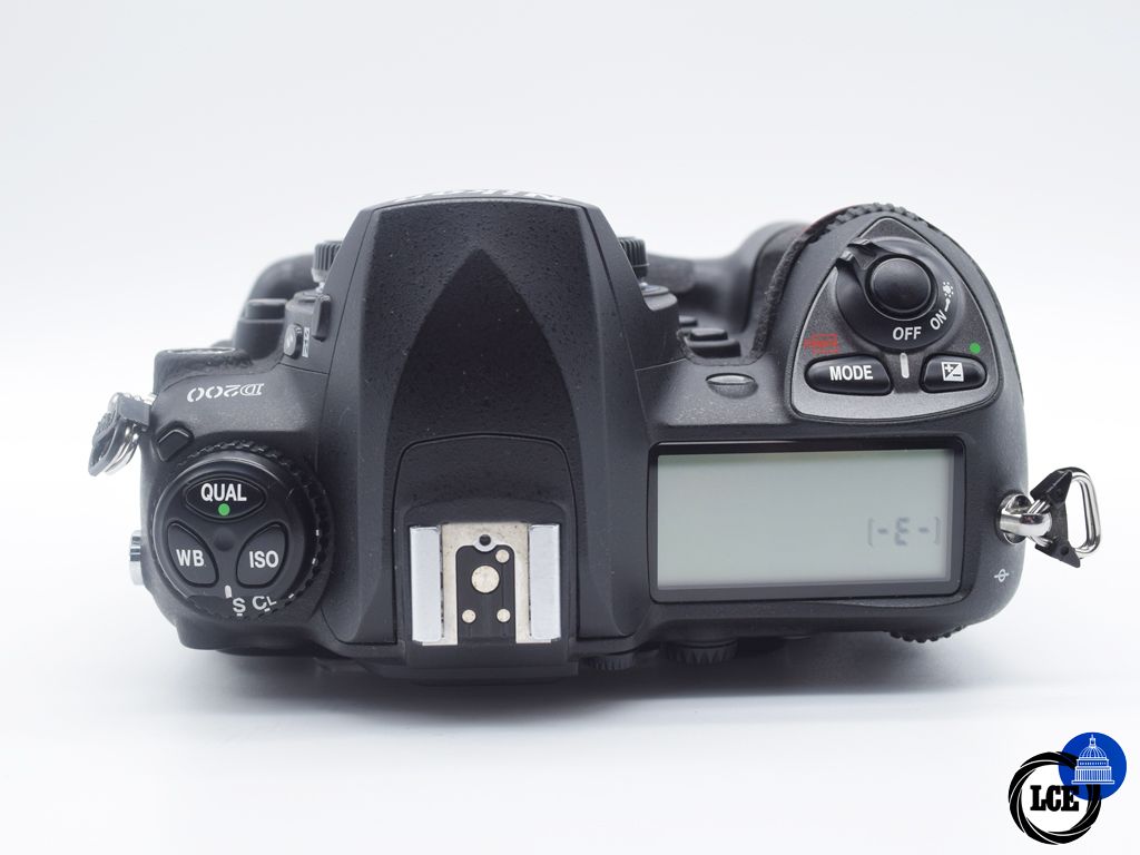 Nikon D200 Body + MB-D200 Multi Power Battery Pack 