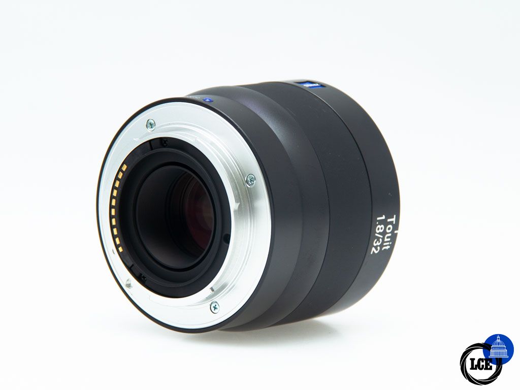 Zeiss Touit 32mm f/1.8 - Sony E