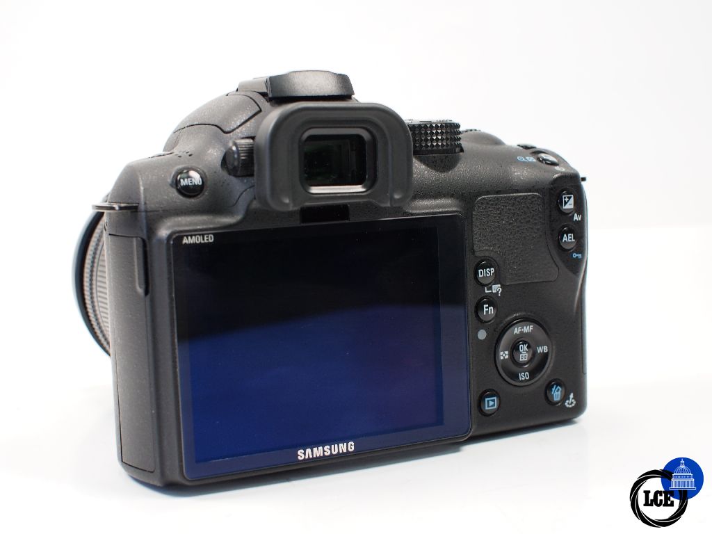 Samsung NX10 w/ 18-55mm + 50-200mm 