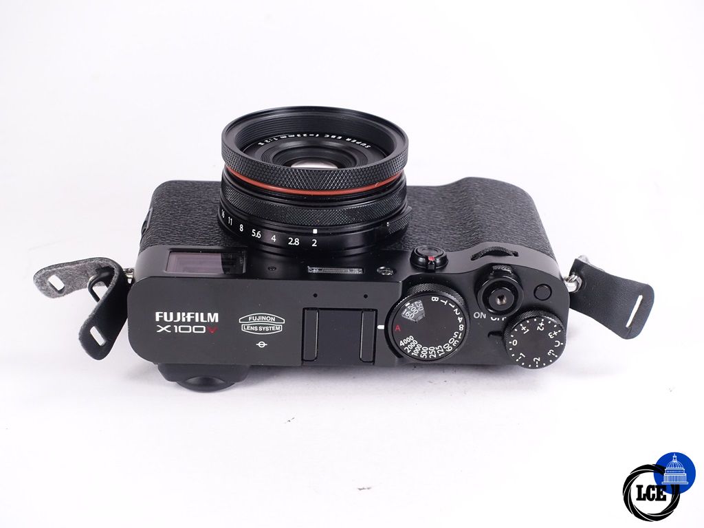 FujiFilm X100V Black 7.4k acc